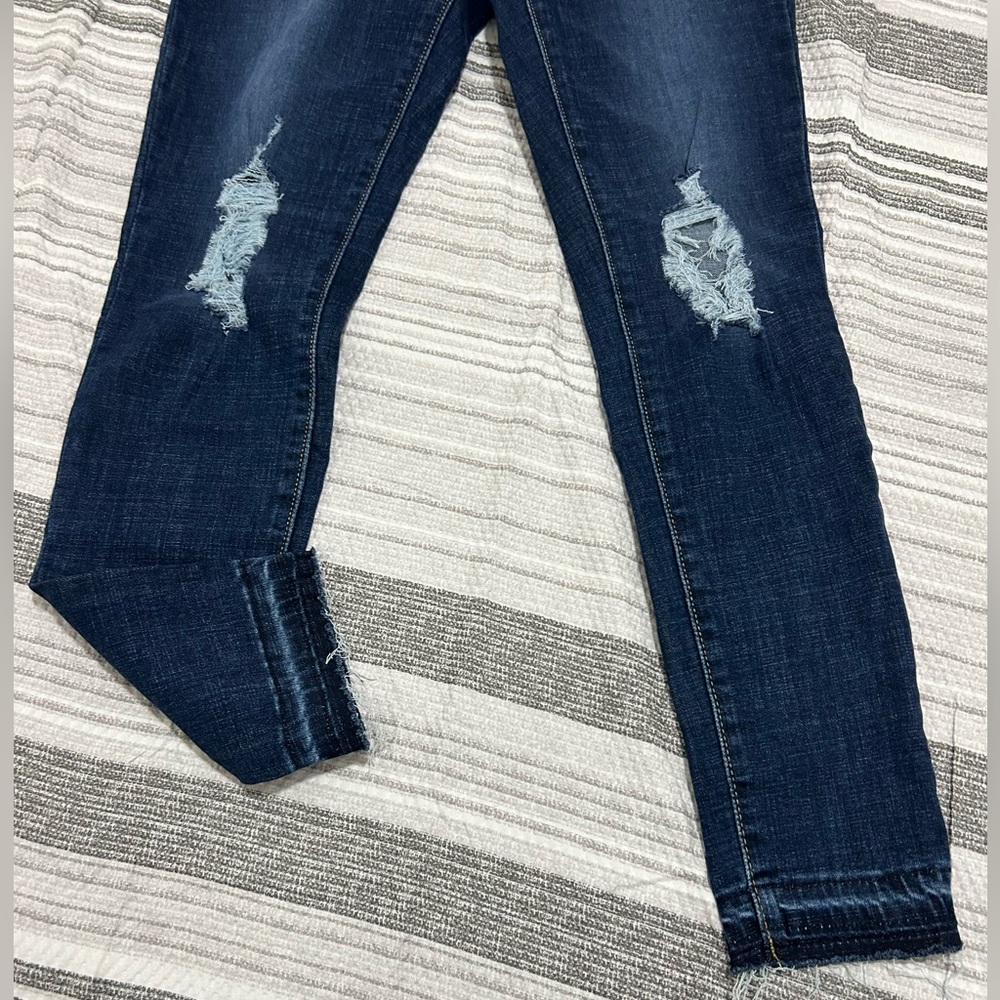 Levi's Distressed Skinny Fit Jeans | Women’s 2 / 26x30” | Mid-Rise - Picture 4 of 12